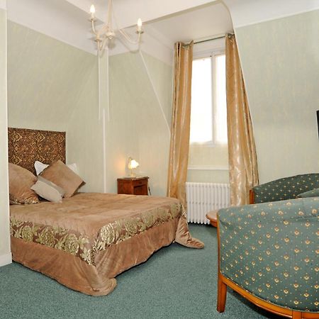 Hotel La Tour Sully-sur-Loire Exteriör bild