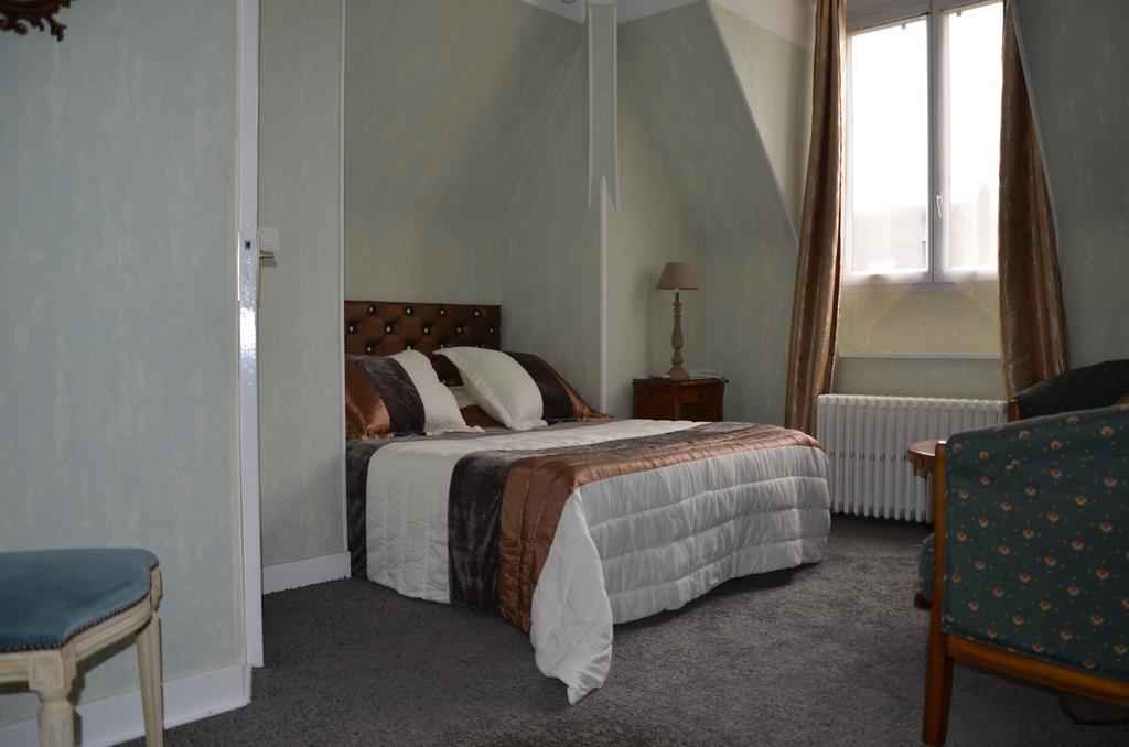Hotel La Tour Sully-sur-Loire Rum bild
