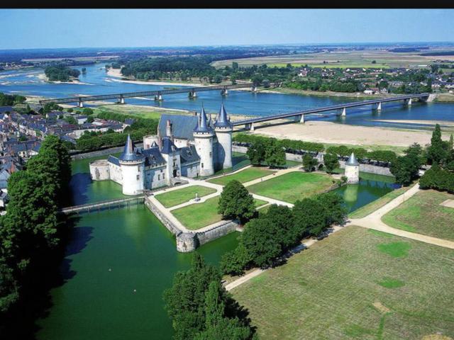 Hotel La Tour Sully-sur-Loire Exteriör bild
